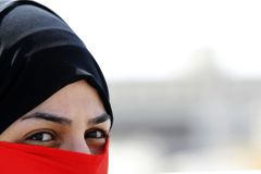 Bahrajn zatočil s opozicí, osmi lidem rozdal doživotí