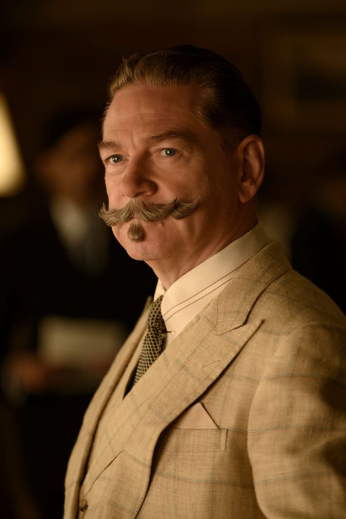 Kenneth Branagh jako Hercule Poirot.