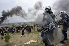 Na severu Řecka se střetli migranti s policií. Uvěřili fámám o průchozí hranici