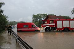 Bouřka a déšť zatopily tábor, hasiči zachránili 24 dětí