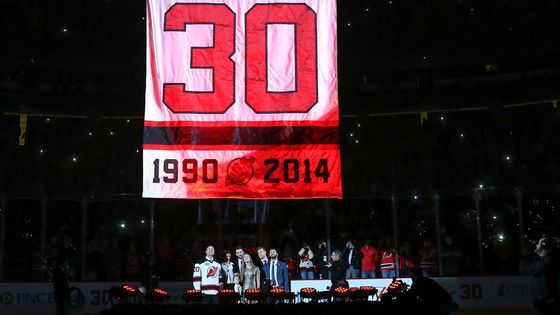 Martin Brodeur sledoval, jak jeho třicítka stoupá pod strop arény s celou svou rodinou.