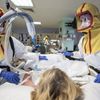 Koronavirus - ARO Krajská nemocnice Liberec, sestra, doktor, zdravotník, karanténa, pacient, oblek, pandemie, krize