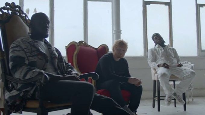 Ve Stormzyho skladbě Own It účinkují Ed Sheeran a Nigerijec známý jako Burna Boy.