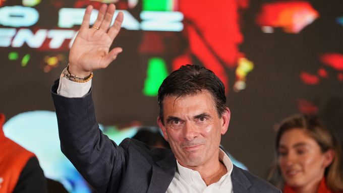 Novým prezidentem Bolívie bude křesťanskodemokratický senátor Rodrigo Paz.