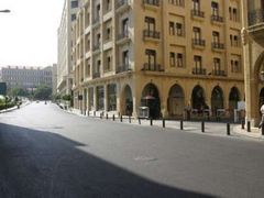 Centrum Bejrútu zeje prázdnotou.