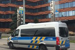 Razie kvůli zakázkám na železnici: Policie zadržela exnáměstka Českých drah a dalších pět lidí