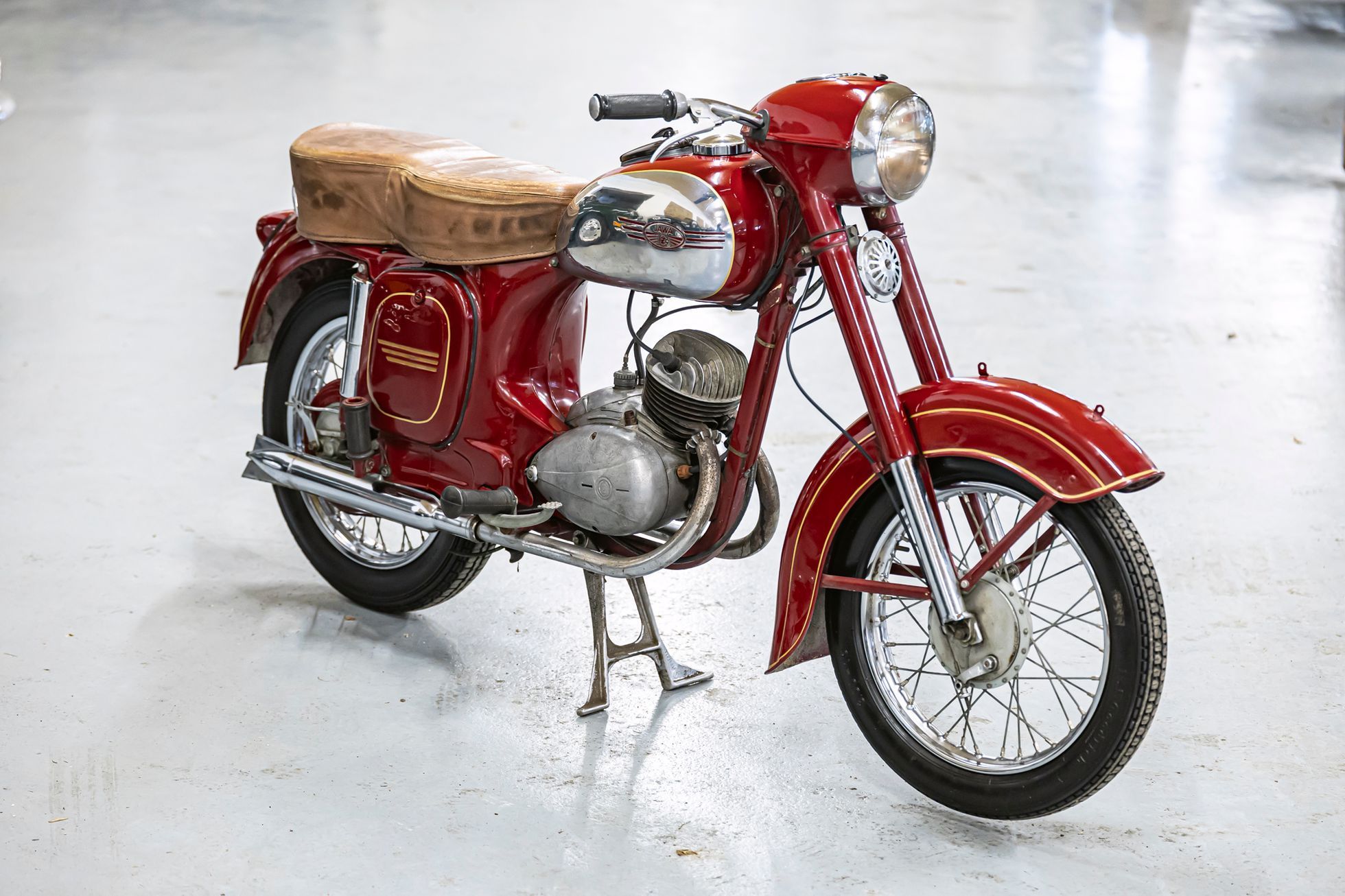 Jawa 150/352 půlbuben, tombolová motorka Retro Garáž duben 2025