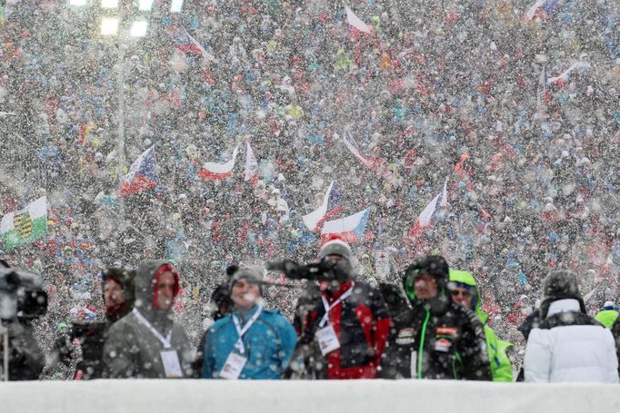 Biatlon, SP NMNM, stíhačka Ž: fanoušci ve sněhové vánici