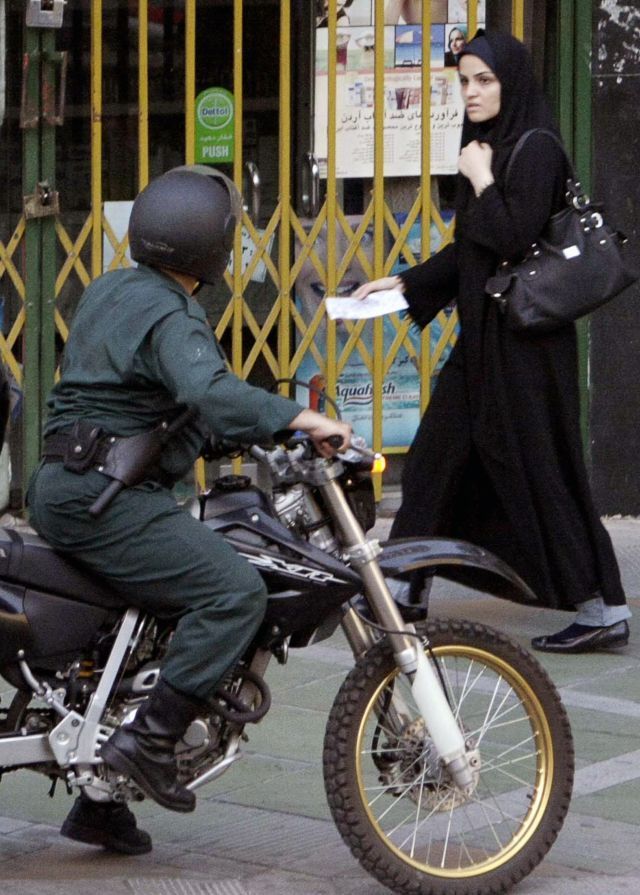 Írán policie 7
