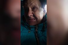 "Ruských dronů bylo víc než ptáků na nebi." Žena prchala tři dny před Rusy