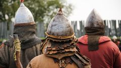 Středověk helmy vojáci
