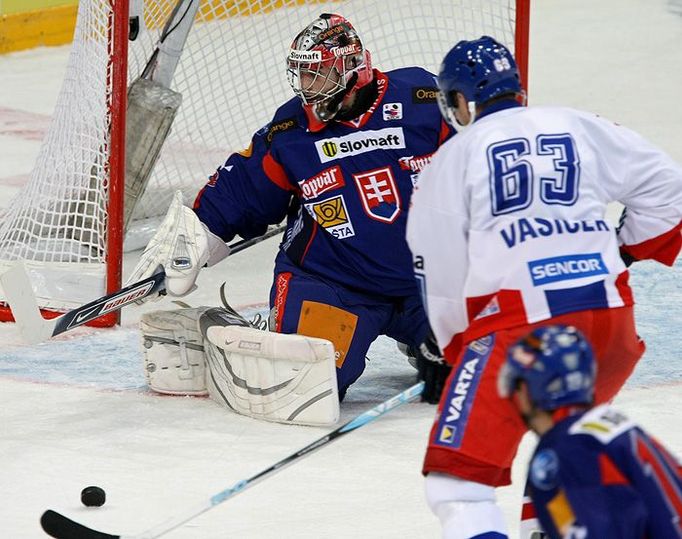 Gólová přiležitost Josefa Vašíčka (#63).