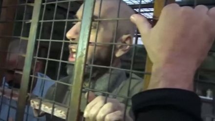 Rebelové zavírají lidi do klecí a používají je jako lidské štíty, tvrdí syrští aktivisté