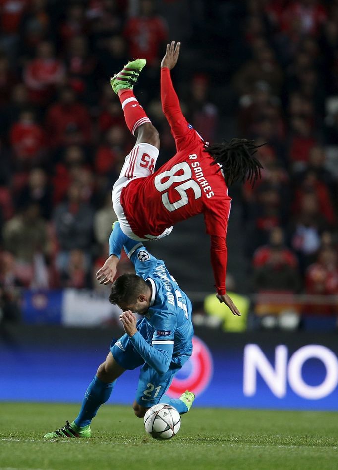 Benfica's Renato Sanches (top) in action against Zenit St. Petersburg's Javi Garcia.