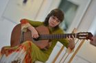 Desetiletá kytaristka Markéta Hejdová učarovala klasikům, folkařům i trampům