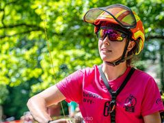 Je třeba odlišovat arboristu od stromolezce. Ten nemá znalosti a dělá špatné jméno našemu oboru. Něco uřežou bez ohledu na stav dřeviny a její další rozvoj, říká Anna