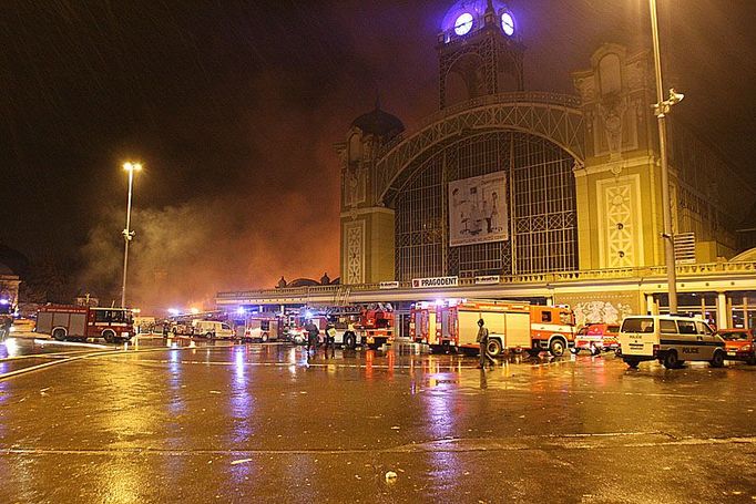 Těsně po vypuknutí požáru panoval na Výstavišti chaos. V jeho vedlejší části se totiž měl konat koncert pro studenty