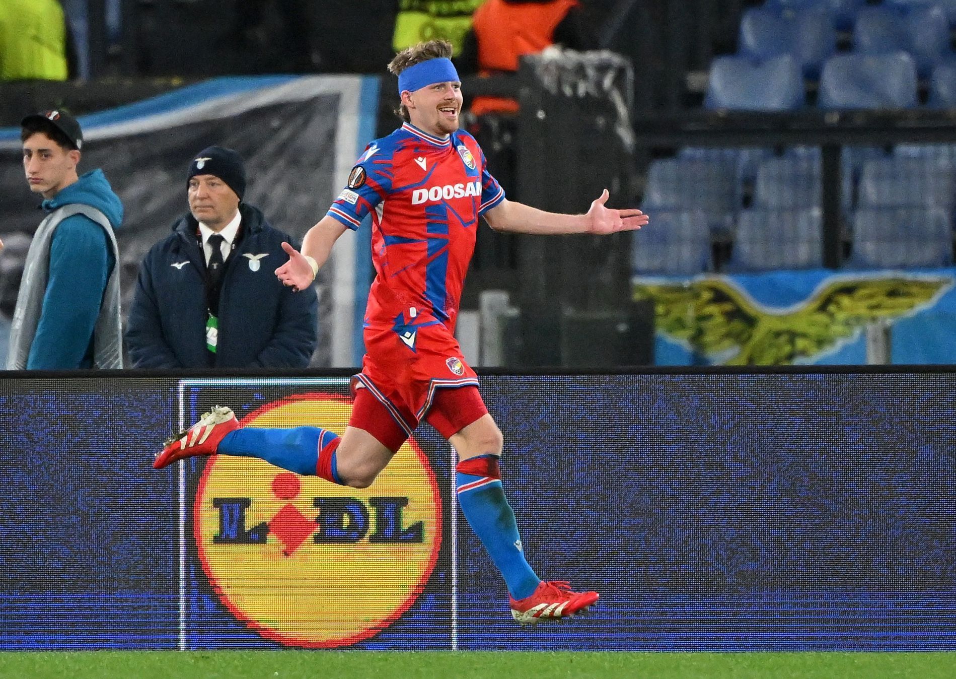 Pavel Šulc slaví gól v zápase EL Lazio - Viktora Plzeň