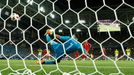 Harry Kane dává gól z penalty v zápase Kolumbie - Anglie na MS 2018