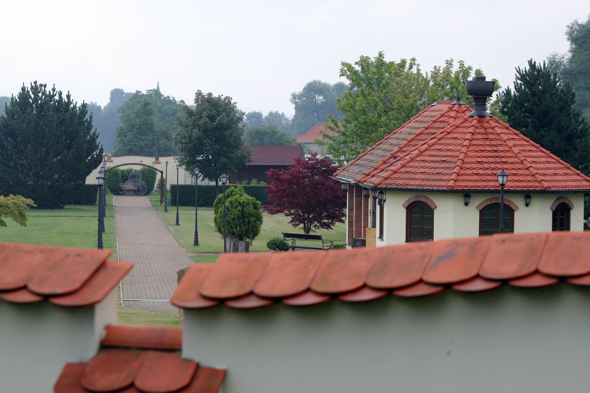 Velkorypadlo před domem Jana Dienstla v Třebívlicích