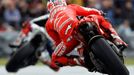 Casey Stoner a jeho Ducati MotoGP během britské GP.