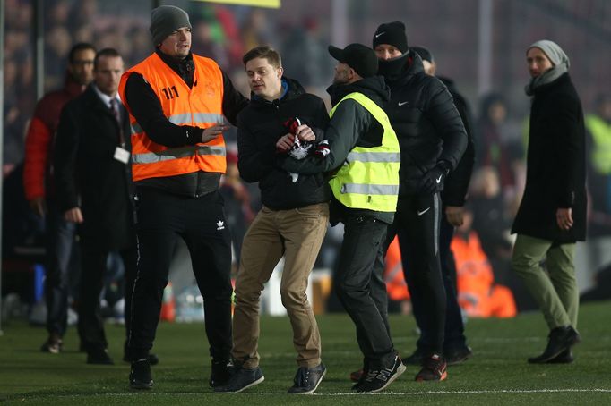 Sparta - Liberec, Fortuna:liga, fanoušek, napadení