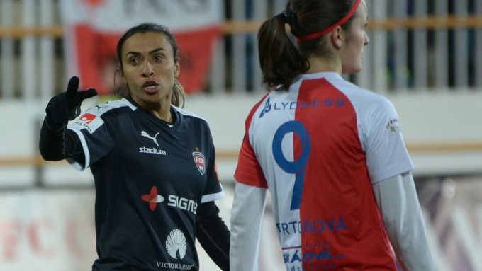 Marta v dresu švédského Rosengardu během zápasu Ligy mistrů proti Slavii.