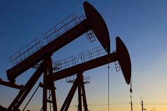 Země OPEC nedodržují dohodu o snížení těžby. Ceny ropy jsou opět pod tlakem