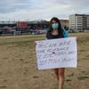Jedna z žen, která přišla podpořit protest proti vládě Andreje Babiše