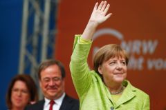 Merkelová na vítězné vlně. Její CDU porazila Schulzovy sociální demokraty v důležité spolkové zemi