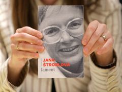 Sbírka Lament Jany Štroblové je jednou ze tří nominovaných letos v kategorii poezie.