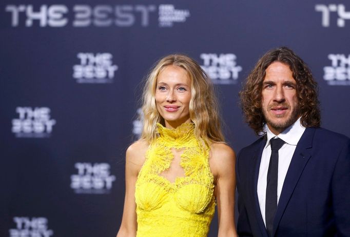 Galavečer FIFA 2017: Carles Puyol s přítelkyní  Vanesou Lorenzovou