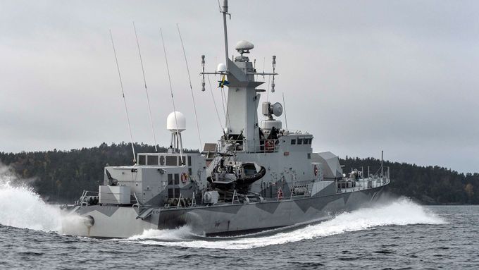 Švédské námořnictvo při prohledávání vod nedaleko Stockholmu.