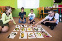 "Nemůžu se dočkat září." Ukrajinské děti se na táboře učí česky a připravují na školu