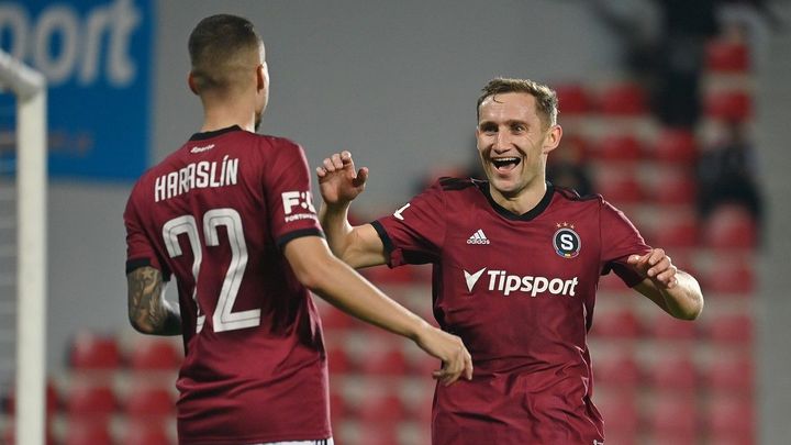 Bohemians - Sparta 0:1. Kovář v nastavení první půle lapil Puškáčovi penaltu; Zdroj foto: ČTK