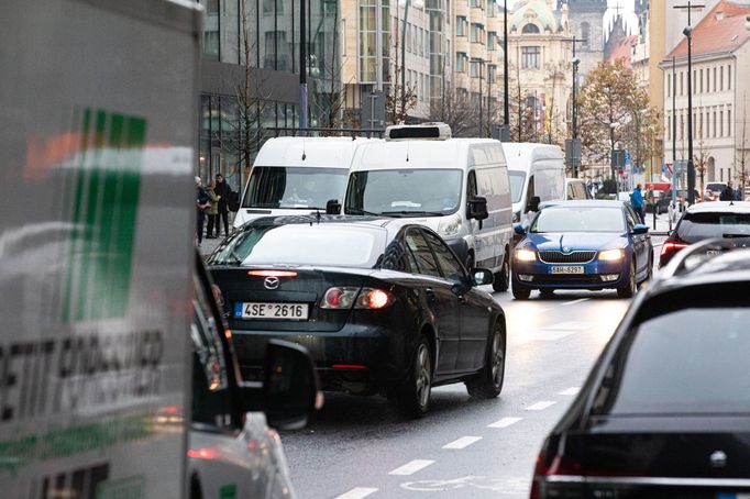 Masaryčka a nová ulice Na Florenci a problémy s dopravou a parkováním.