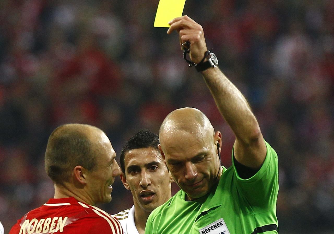Liga mistrů: Bayern - Real (Robben, Howard Webb, žlutá karta)