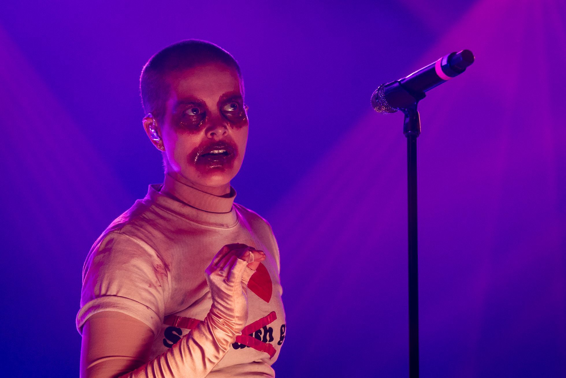 Recenze Fever Ray a její sestry odehrály koncert jako povzbuzení v