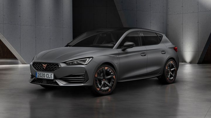 Cupra s upraveným Leonem poodhalila techniku Octavie RS. Poprvé nemá manuál