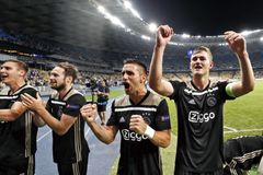 Ajax vyřadil Dynamo Kyjev a po čtyřech letech je ve skupině LM