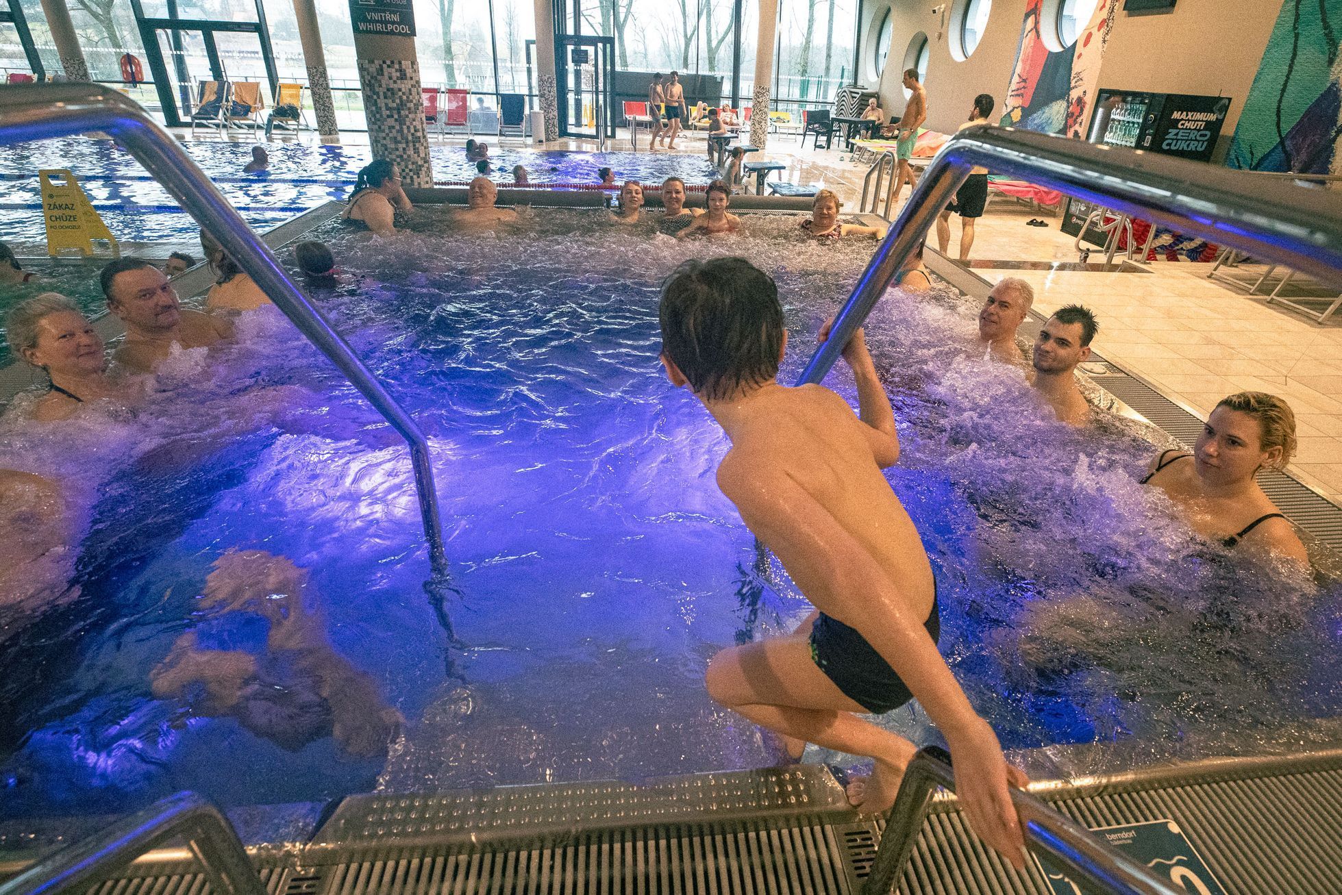 Vrchlabí - bazén, Aquacentrum Vrchlabí, a poloprázdná sjezdovka - Skiareál Kněžický vrch