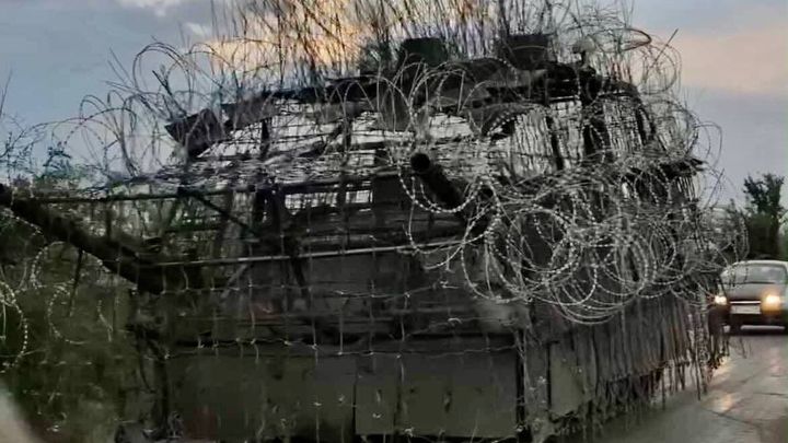 Monstrum. Rusové "vyrobili" jeden z nejšílenějších tanků. Podtrhuje stav na frontě; Zdroj foto: Telegram/28. mechanizovaná brigáda ukrajinské armády