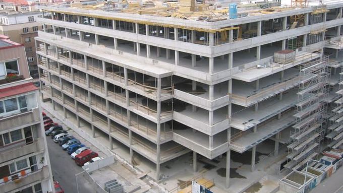 Stavba nového centra Luxembourgplaza, za nímž stojí Orco Group