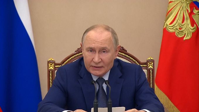 Vladimir Putin nabídl Donaldu Trumpovi dočasné prodloužení dohody o kontrole jaderných zbraních