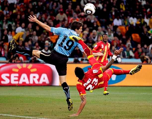 MS 2010: Ghana - Uruguay (nůžky Boatenga)