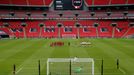 Prázdné hlediště stadionu ve Wembley při zápase o Community Shield mezi Arsenalem a Liverpoolem