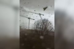 Na předměstí Paříže drsně řádilo tornádo, shodilo tři jeřáby. Může za něj omega blok