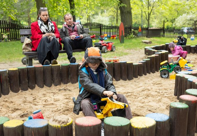 V popředí je Adam Kocúr coby Daník.