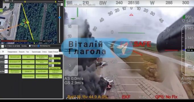 Video ukazuje ruské strategické bombardéry v plamenech.