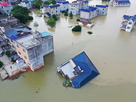 Rozvodněné jezero Pcho-jang-chu v Číně dosáhlo svého absolutního vrcholu, zaplavilo 15 vesnic a evakuovat se muselo na 14 tisíc lidí.